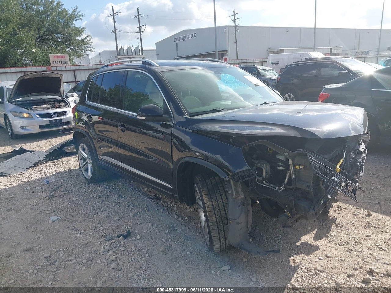 WVGBV7AX4FW****** · 2015 VOLKSWAGEN TIGUAN R-LINE
