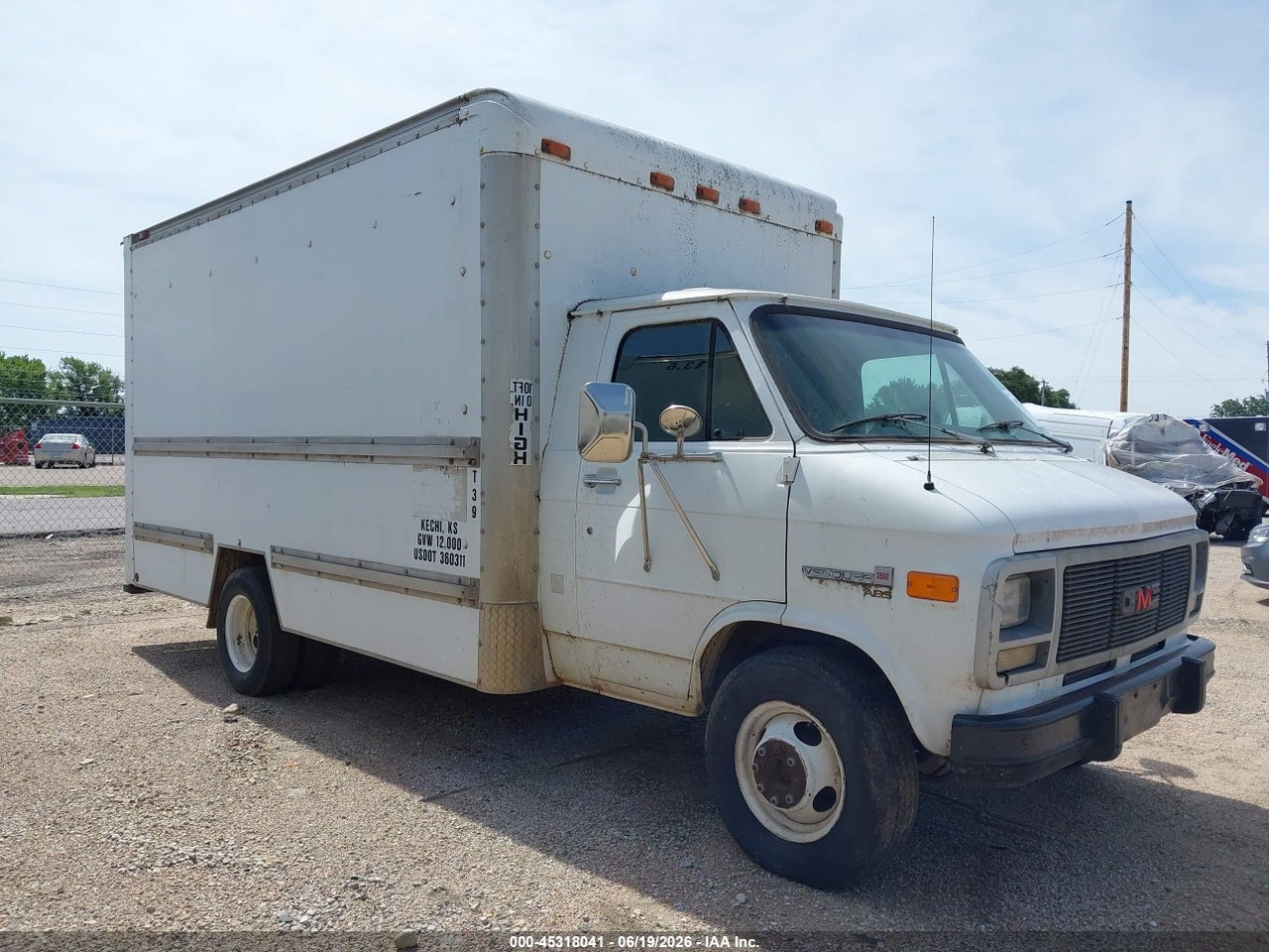 2GDHG31KXP4****** · 1993 GMC CUTAWAY VAN G3500