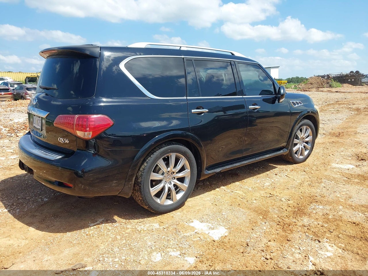 2012 INFINITI QX56   · 4/11
