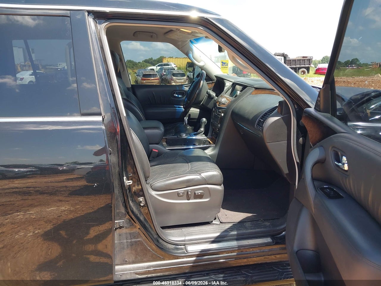 2012 INFINITI QX56   · 5/11