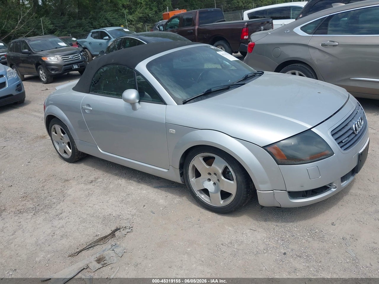 TRUUT28NX11****** · 2001 AUDI TT
