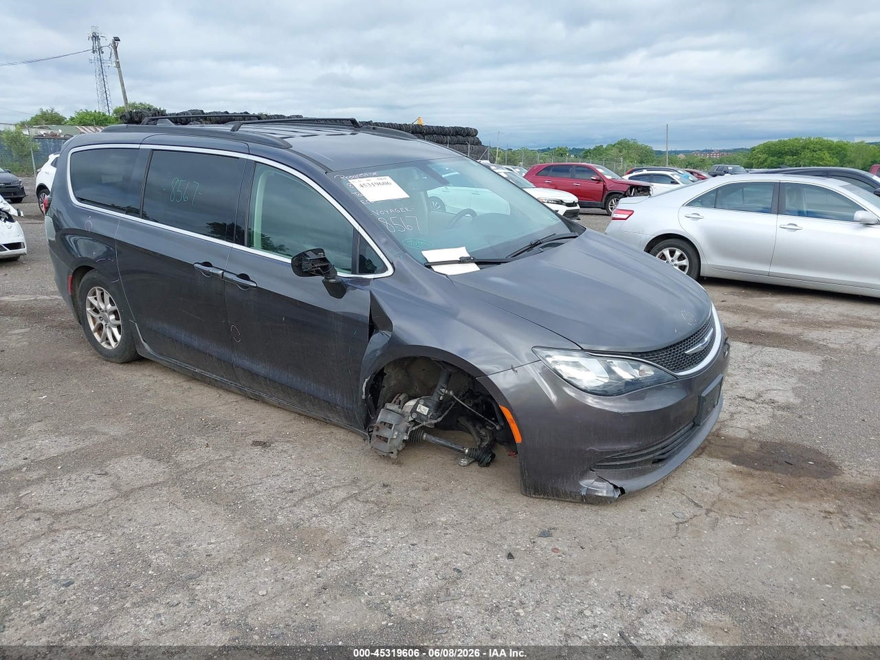 2C4RC1DG1LR****** · 2020 CHRYSLER VOYAGER LXI
