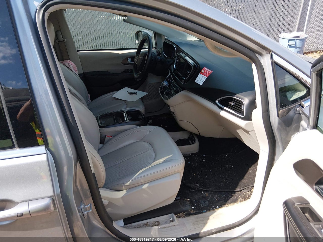2021 CHRYSLER VOYAGER LXI · 5/11