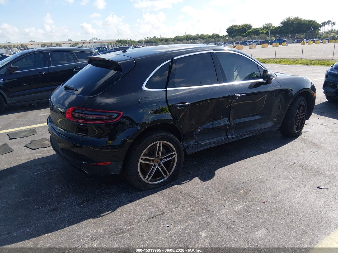 WP1AB2A56GL****** · 2016 PORSCHE MACAN S · 4/11