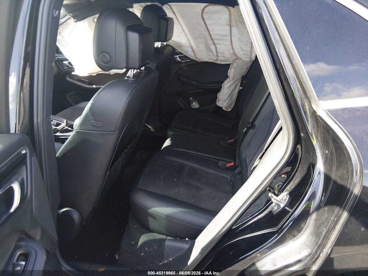 WP1AB2A56GL****** · 2016 PORSCHE MACAN S · 8/11