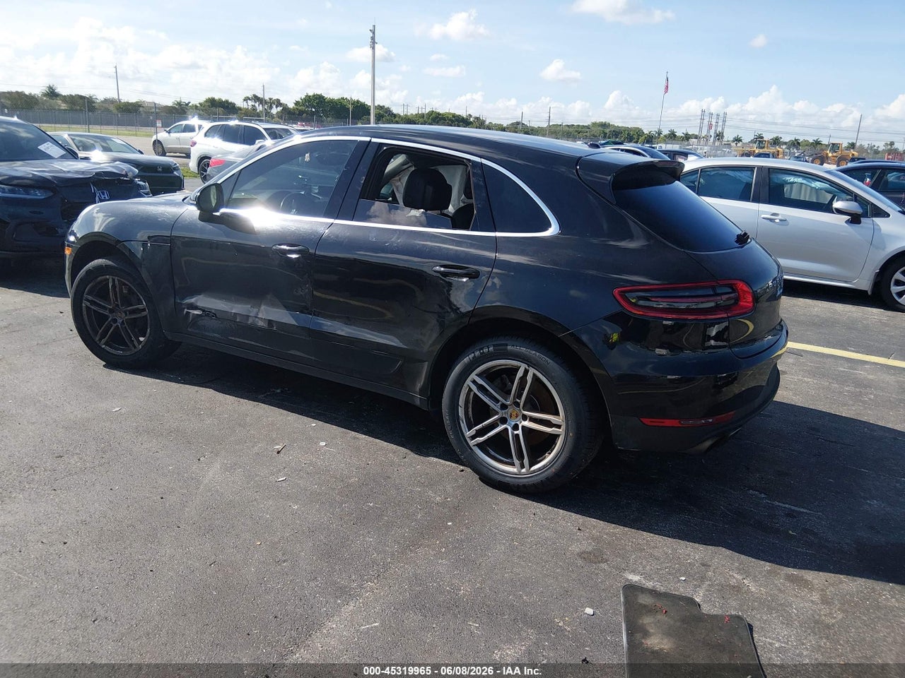 WP1AB2A56GL****** · 2016 PORSCHE MACAN S · 3/11