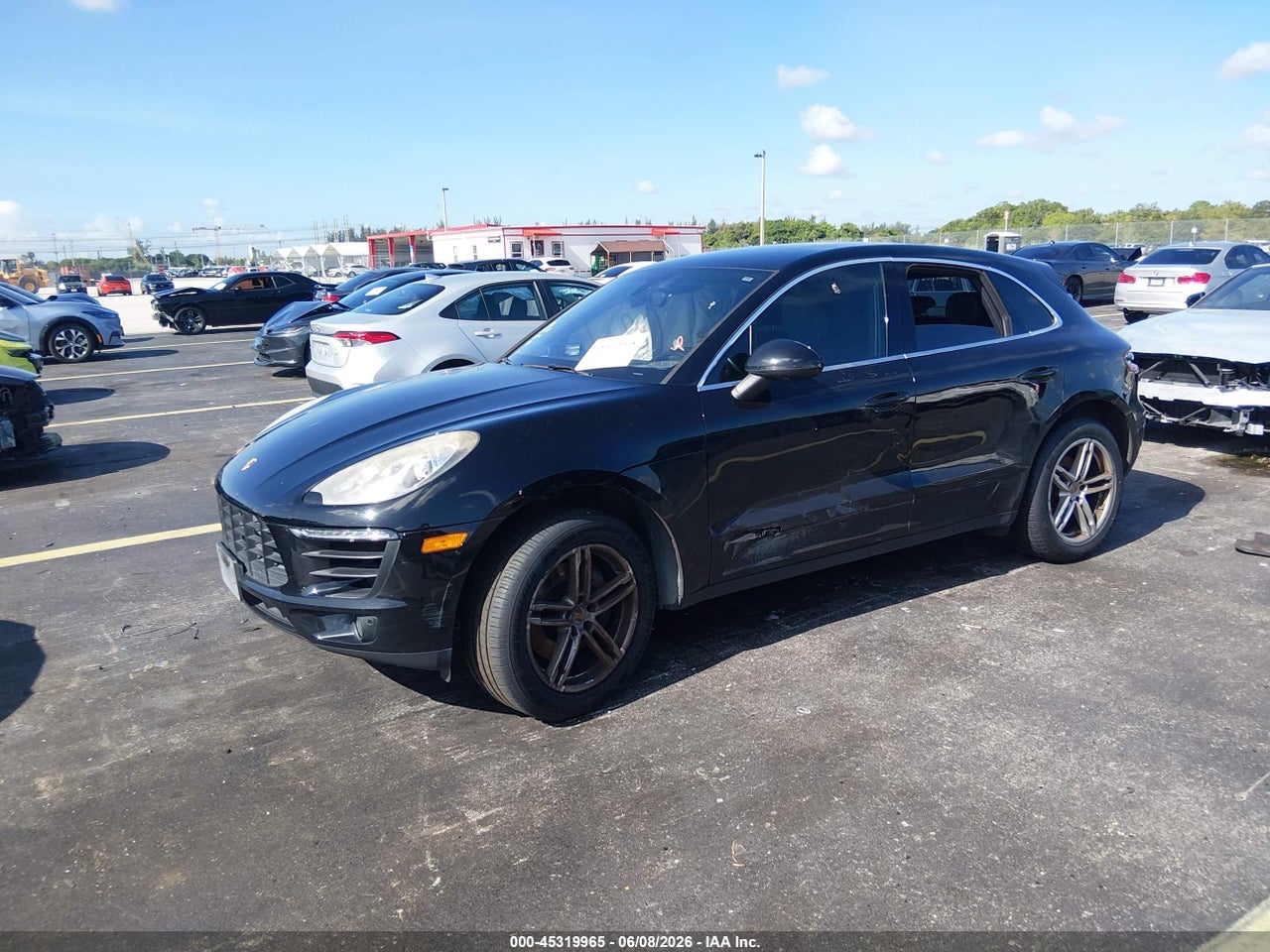 WP1AB2A56GL****** · 2016 PORSCHE MACAN S · 2/11