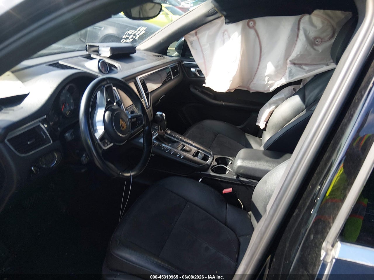 WP1AB2A56GL****** · 2016 PORSCHE MACAN S · 5/11