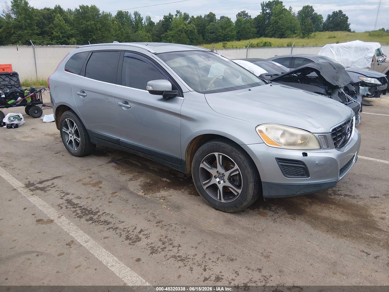 YV4902DZ7B2****** · 2011 VOLVO XC60 T6/T6 R-DESIGN