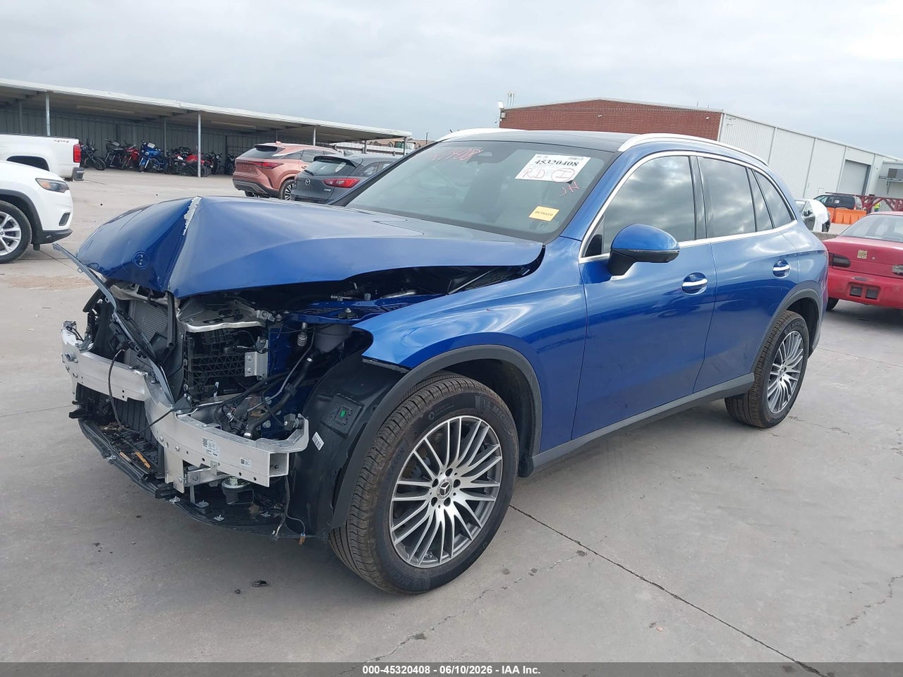 2026 MERCEDES-BENZ GLC 300 · 2/11