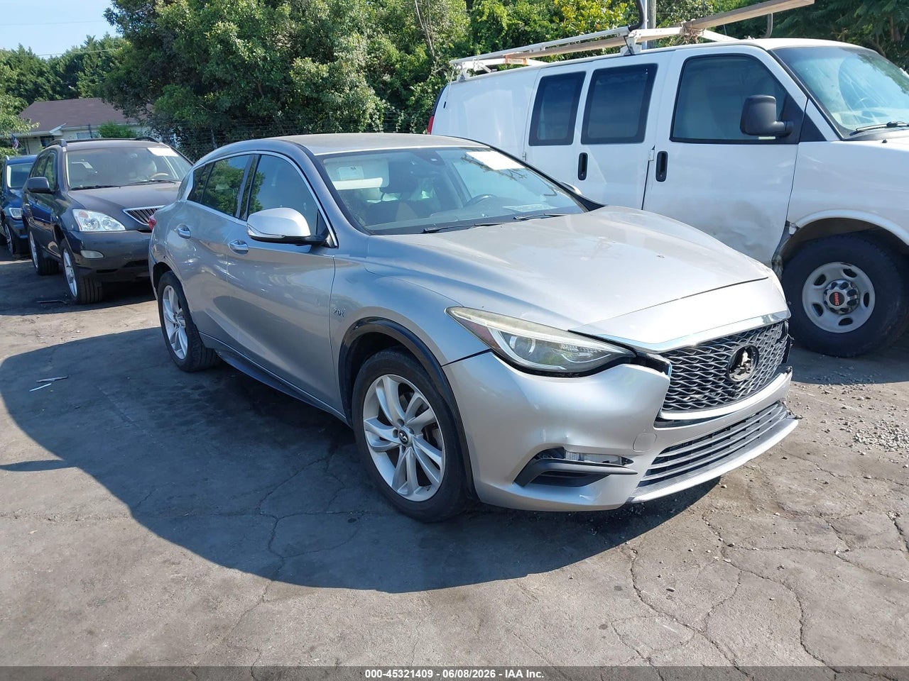 SJKCH5CP7HA****** · 2017 INFINITI QX30