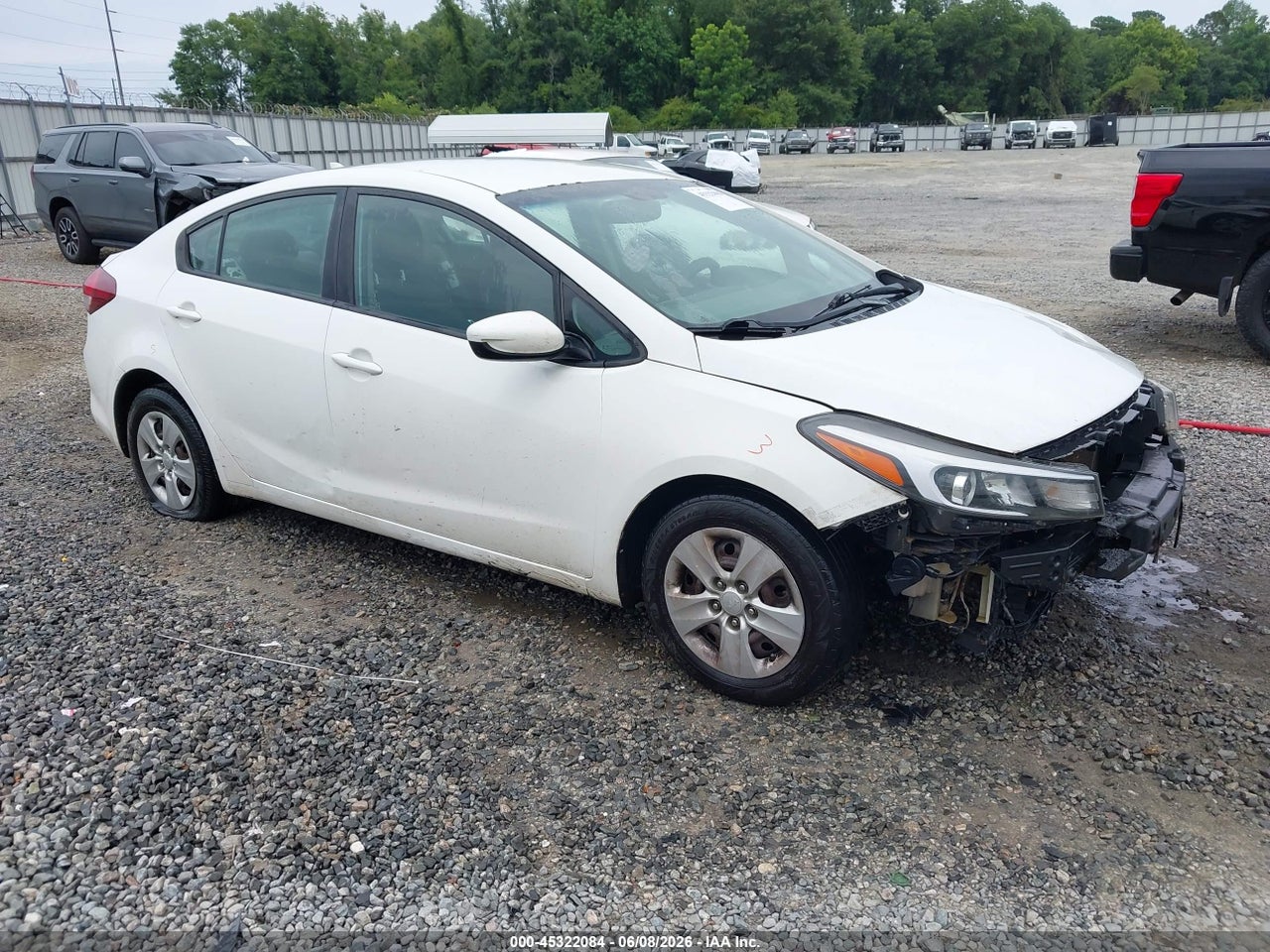 3KPFK4A73HE****** · 2017 KIA FORTE LX