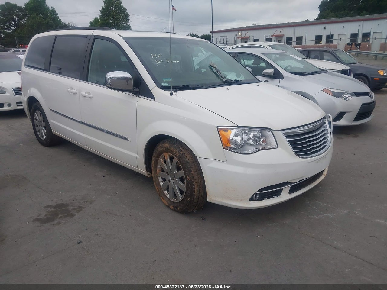 2A4RR8DGXBR****** · 2011 CHRYSLER TOWN &amp; COUNTRY TOURING-L