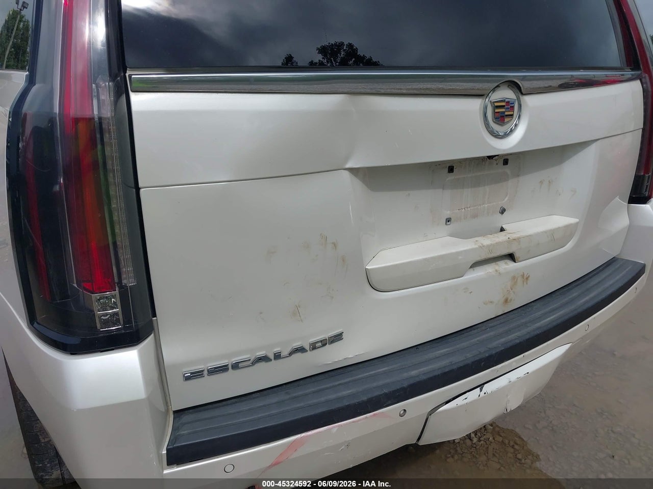 2015 CADILLAC ESCALADE PREMIUM · 6/10