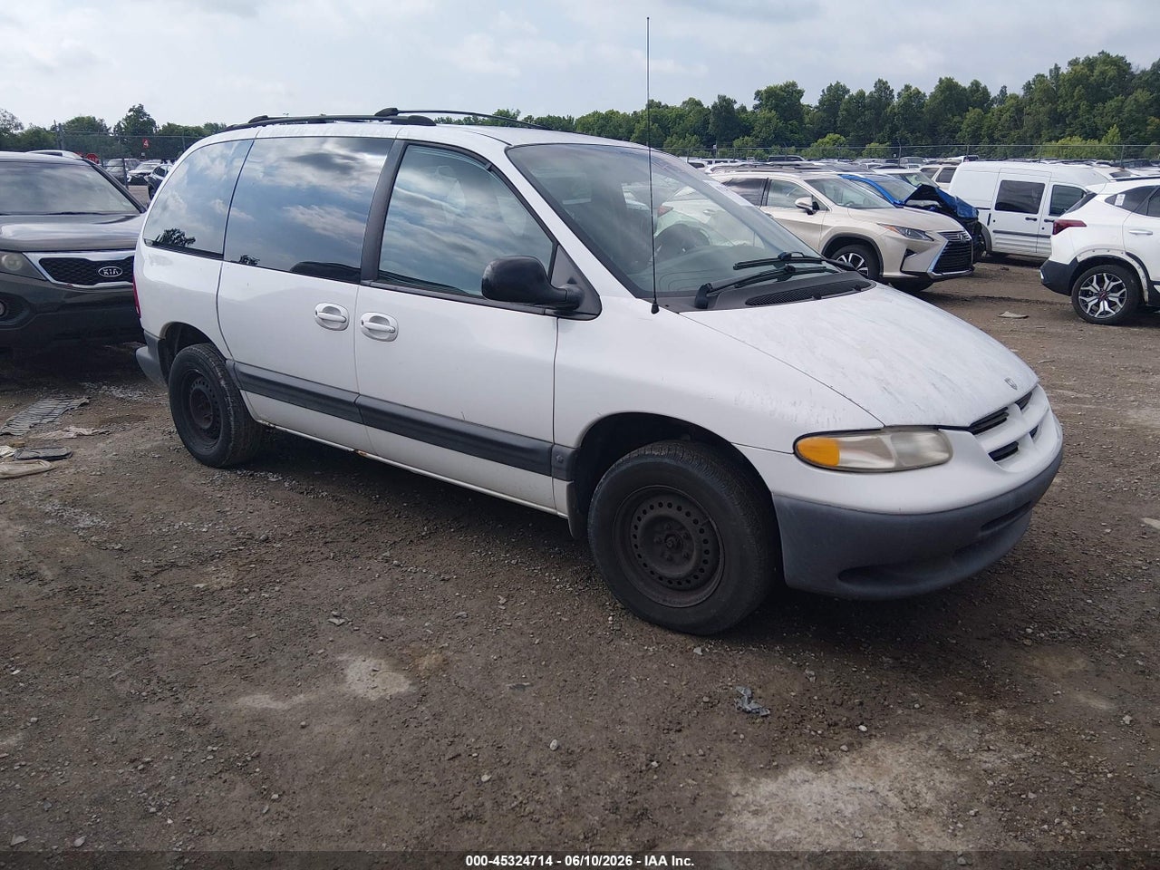 1B4GP45G2XB****** · 1999 DODGE CARAVAN SE