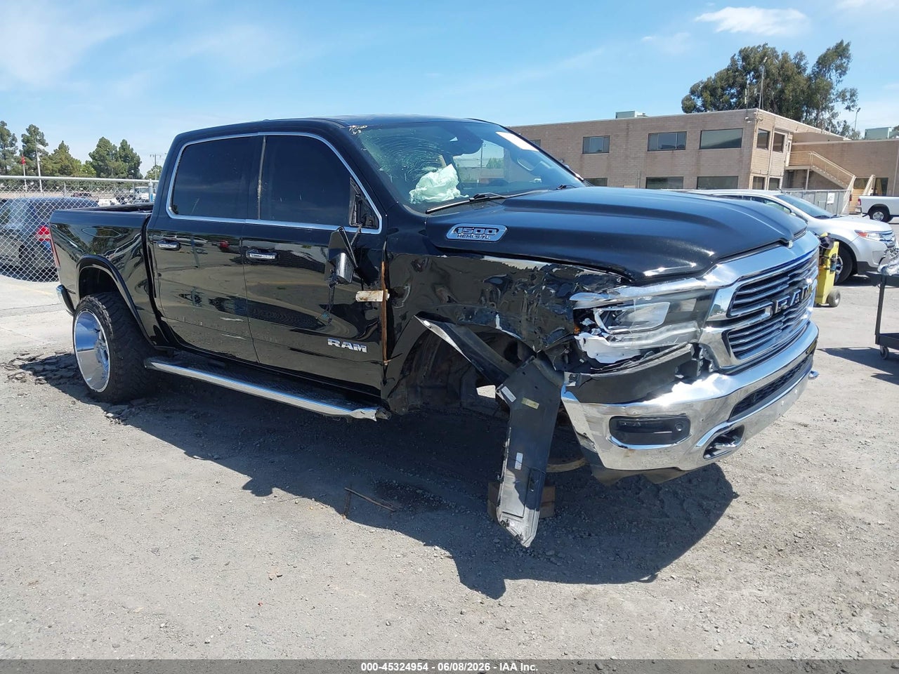 1C6SRFJT1KN****** · 2019 RAM 1500 LARAMIE  4X4 5'7 BOX
