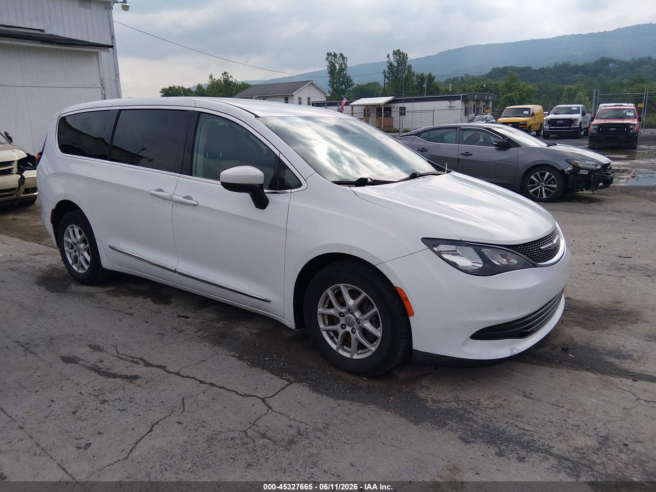 2C4RC1CGXHR****** · 2017 CHRYSLER PACIFICA LX