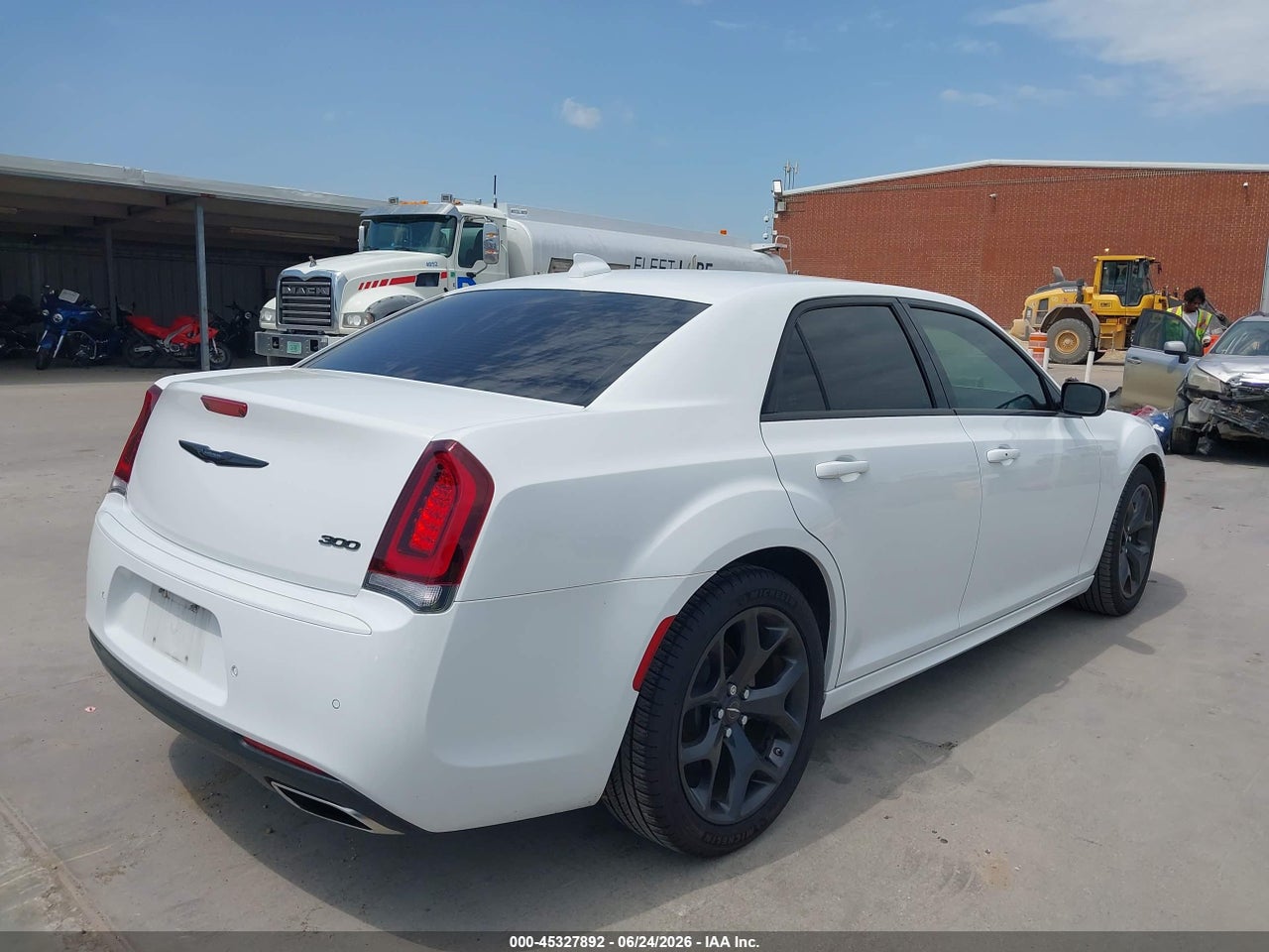 2023 CHRYSLER 300 TOURING L · 4/11