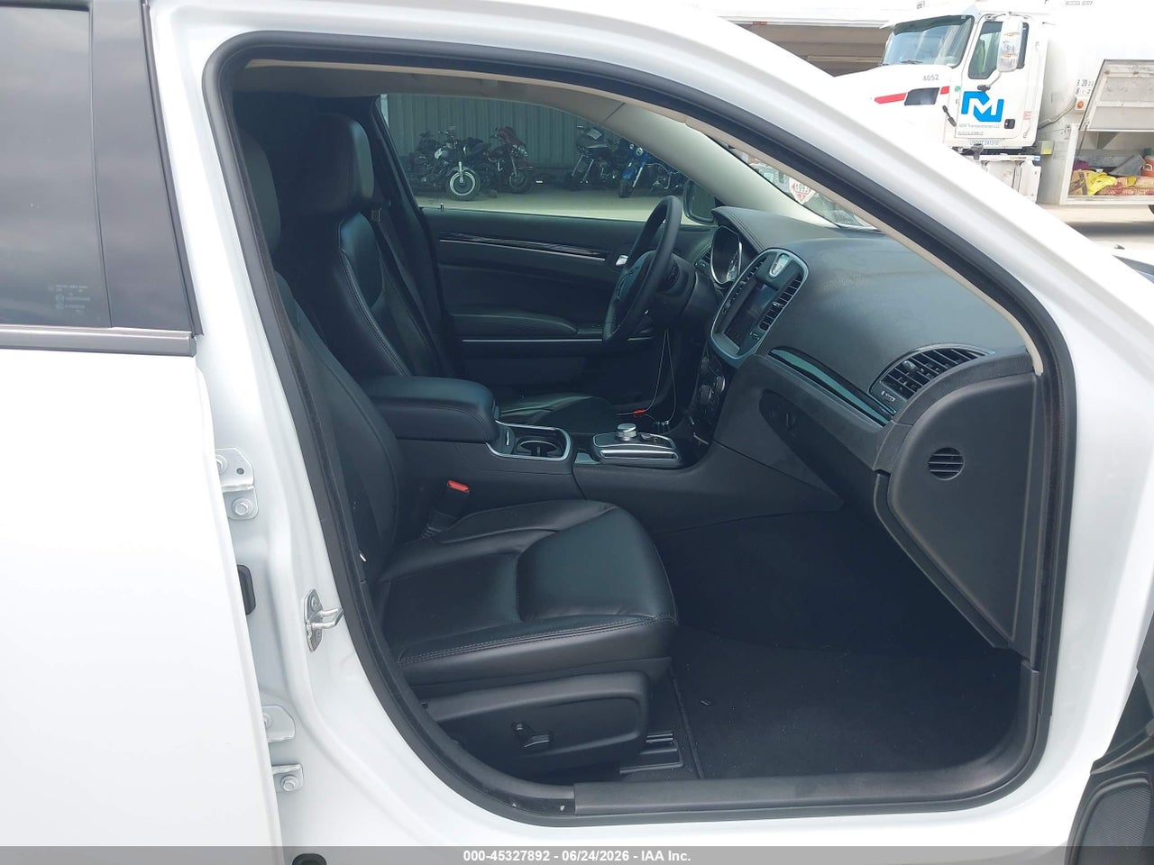 2023 CHRYSLER 300 TOURING L · 5/11