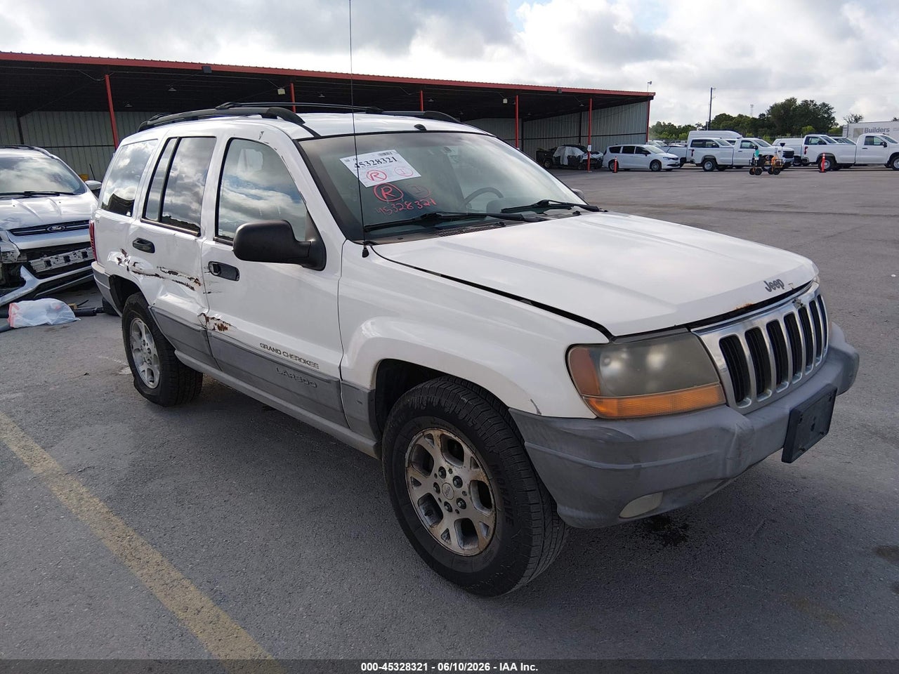 1J4GW48S4YC****** · 2000 JEEP GRAND CHEROKEE LAREDO