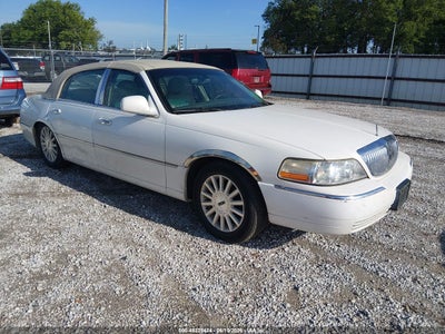 2003 LINCOLN TOWN CAR EXECUTIVE
