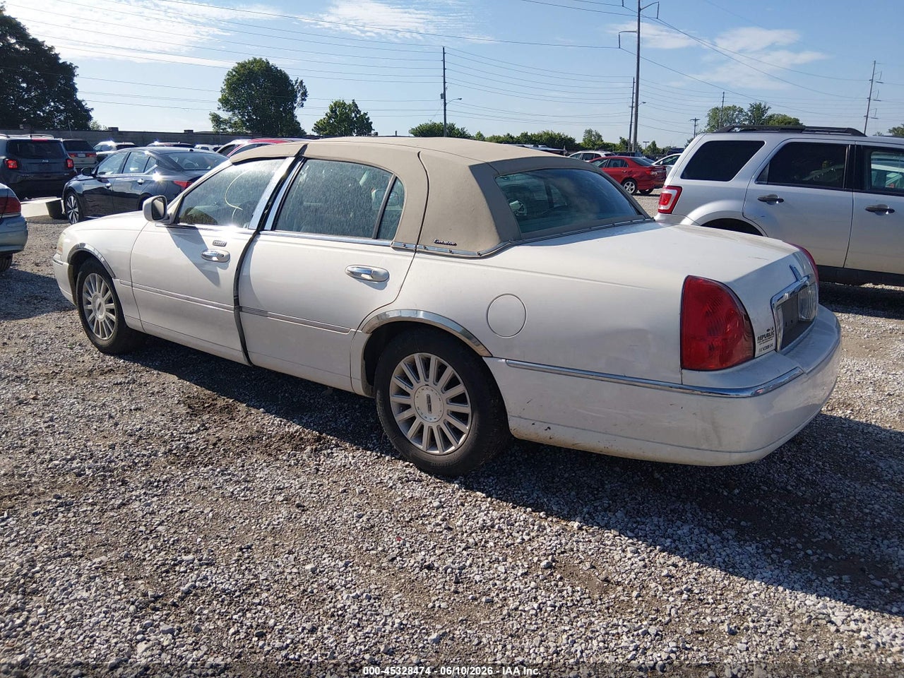 2003 LINCOLN TOWN CAR EXECUTIVE · 3/11