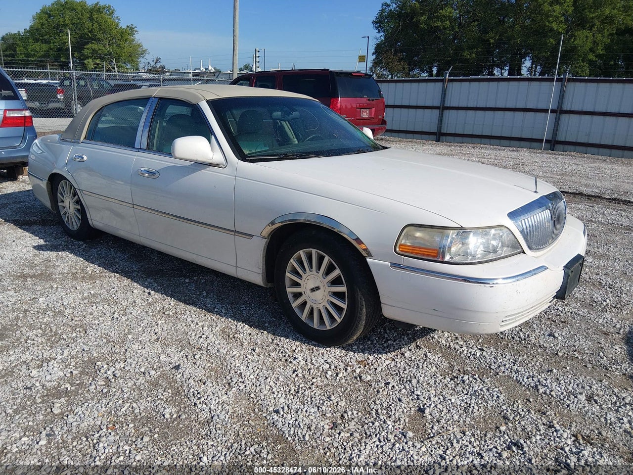 2003 LINCOLN TOWN CAR EXECUTIVE