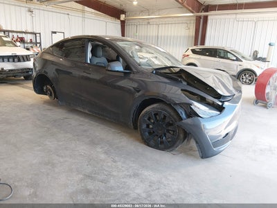 7SAYGDEE0PA****** · 2023 TESLA MODEL Y AWD/LONG RANGE DUAL MOTOR ALL-WHEEL DRIVE