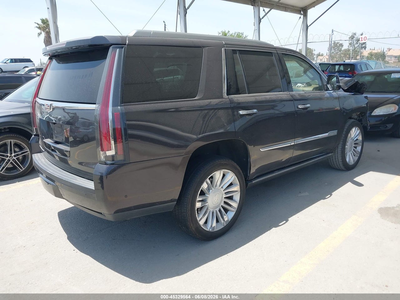 2017 CADILLAC ESCALADE PLATINUM · 4/10