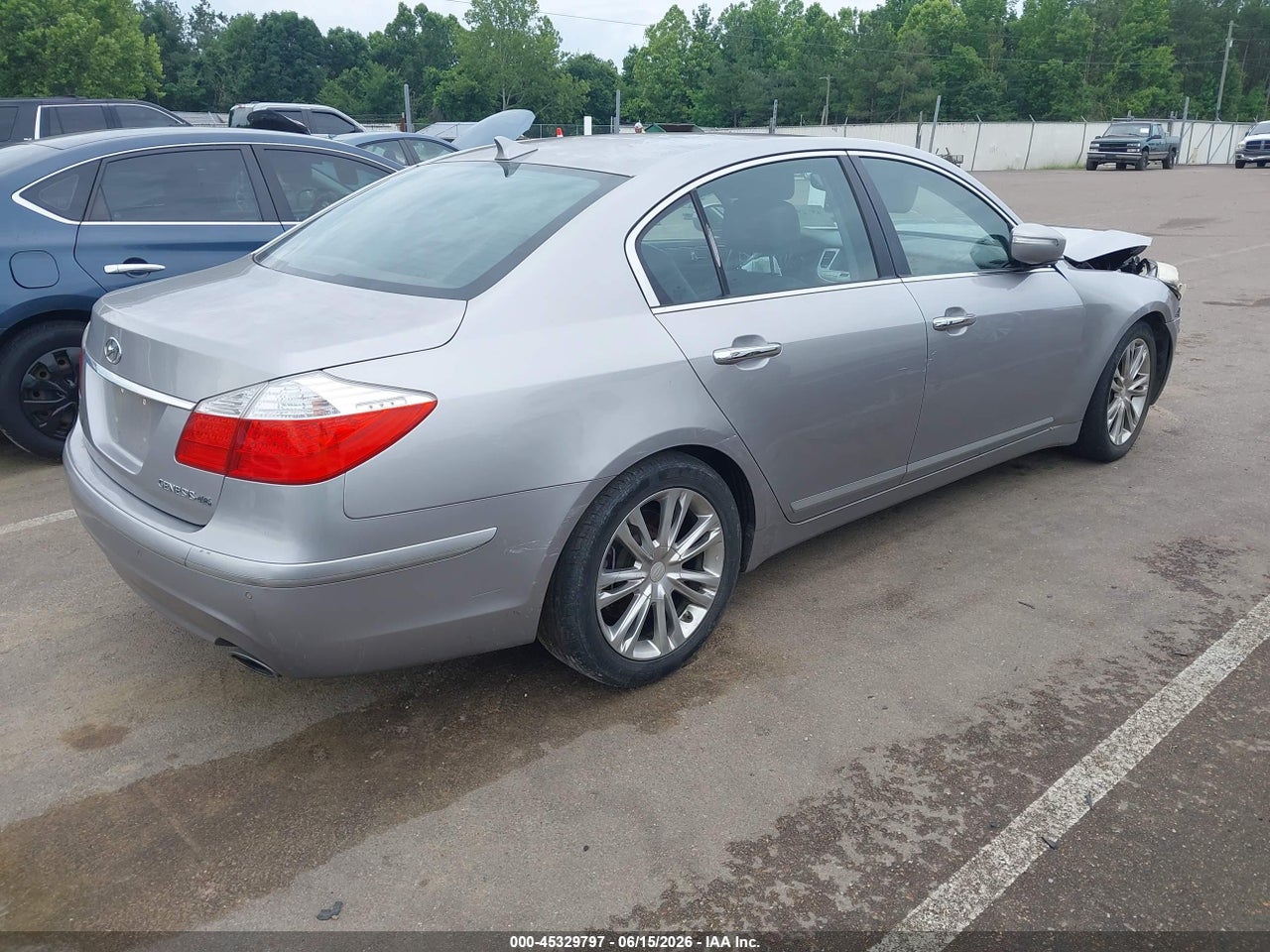 2010 HYUNDAI GENESIS 4.6 · 4/11