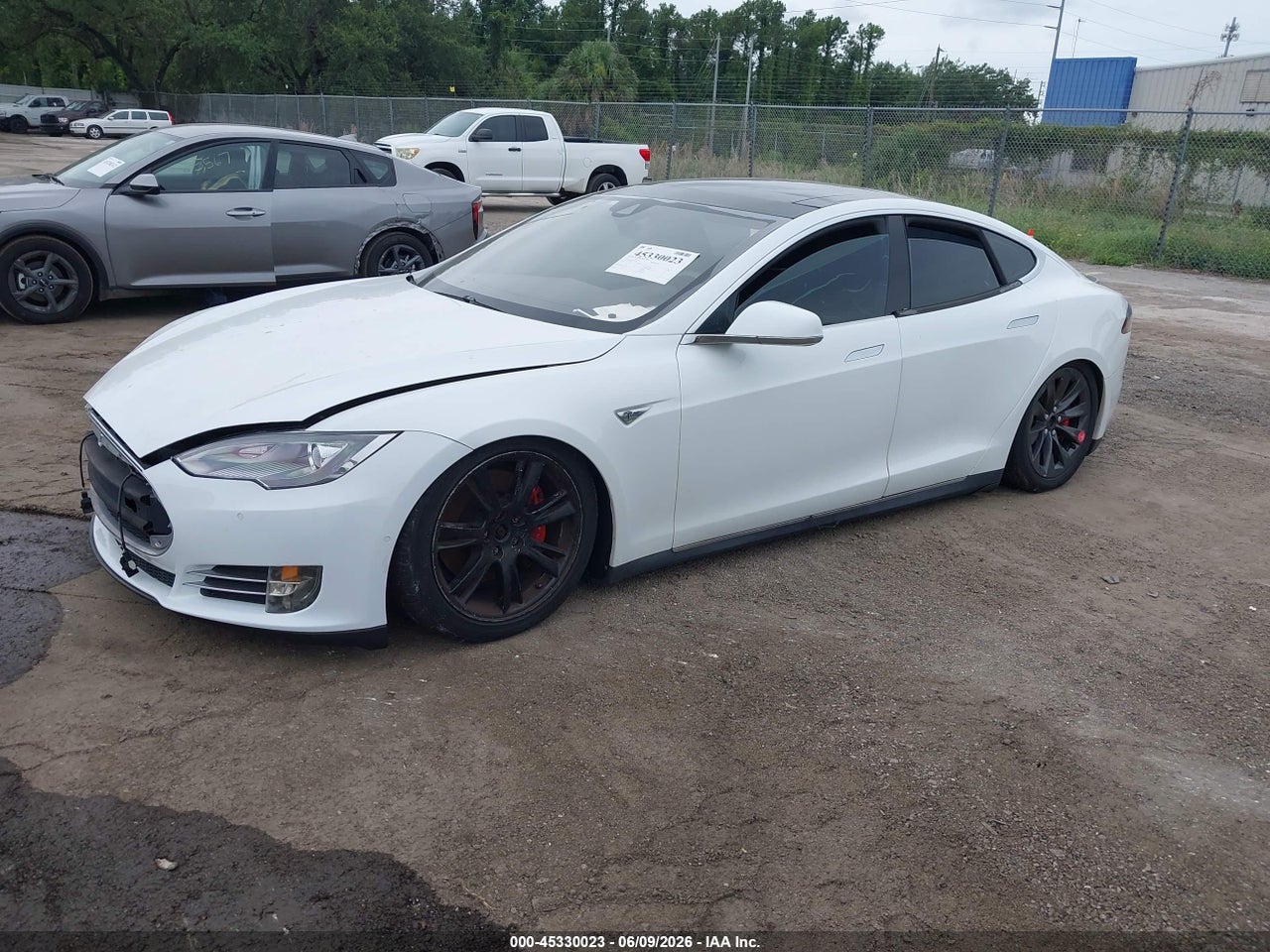 2015 TESLA MODEL S 85D/P85D · 2/10