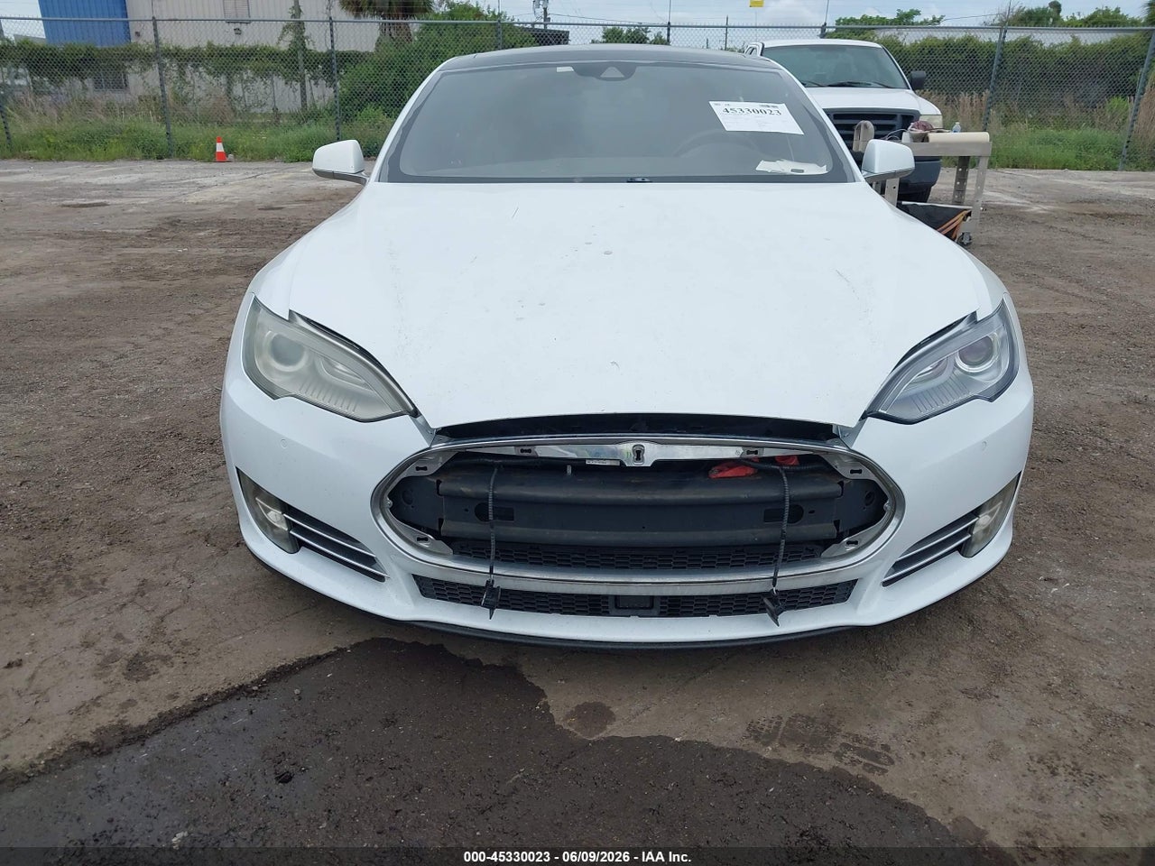 2015 TESLA MODEL S 85D/P85D · 6/10