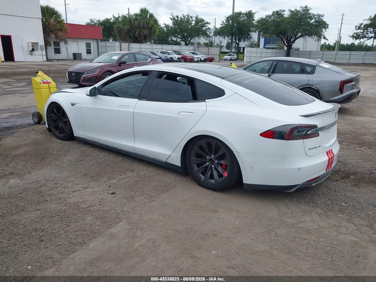2015 TESLA MODEL S 85D/P85D · 3/10