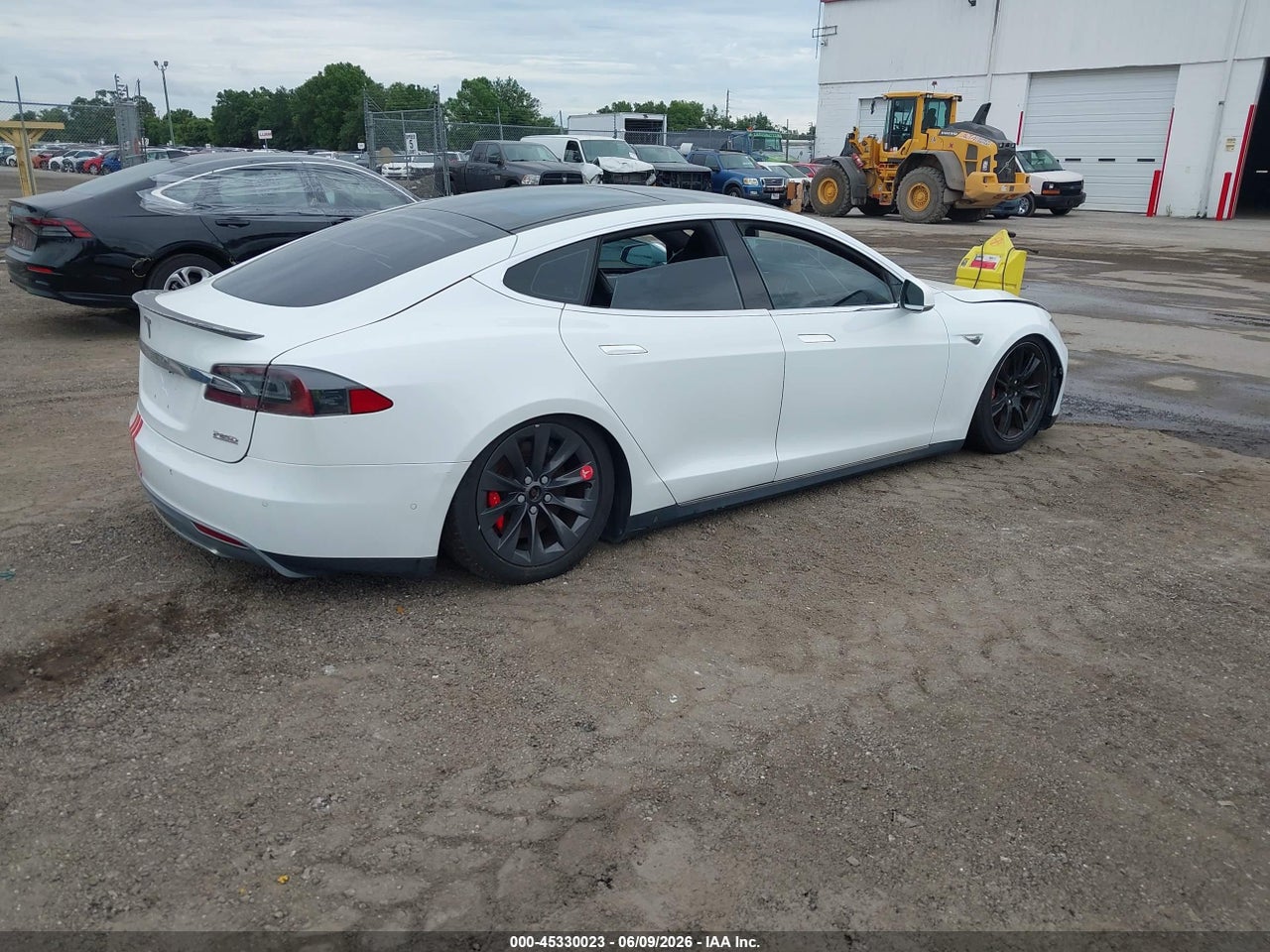 2015 TESLA MODEL S 85D/P85D · 4/10