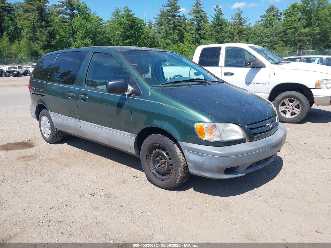 4T3ZF13C11U****** · 2001 TOYOTA SIENNA LE