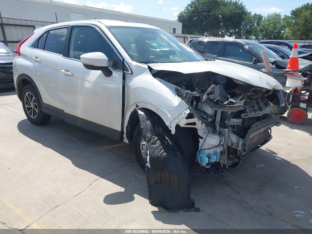 JA4AT3AA7LZ****** · 2020 MITSUBISHI ECLIPSE CROSS ES 1.5T AWC