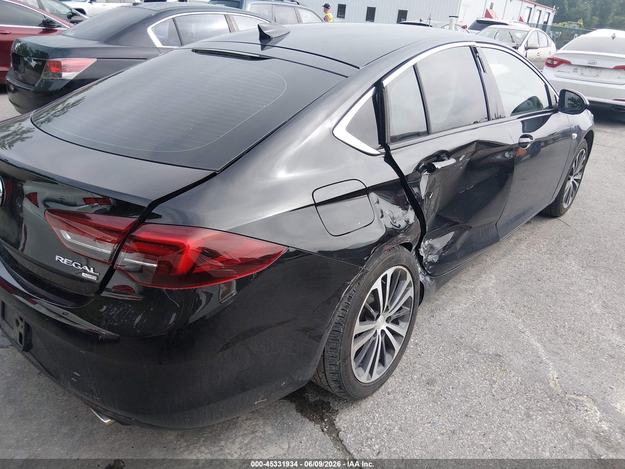 2019 BUICK REGAL SPORTBACK AWD ESSENCE · 4/11