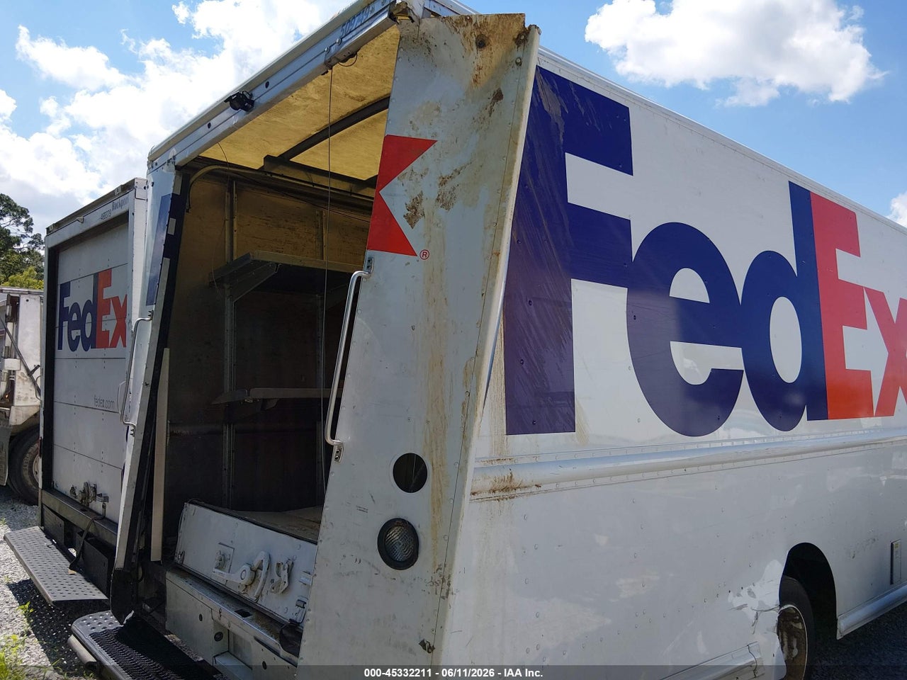 2022 FREIGHTLINER MT45 · 4/11