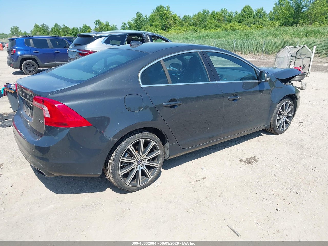 2015 VOLVO S60 T6 PLATINUM · 4/11