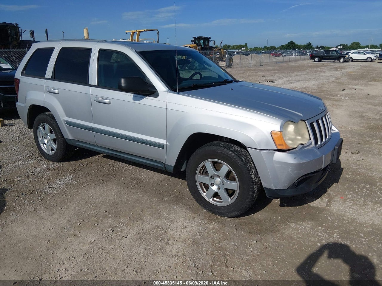 1J8GR48K28C****** · 2008 JEEP GRAND CHEROKEE LAREDO