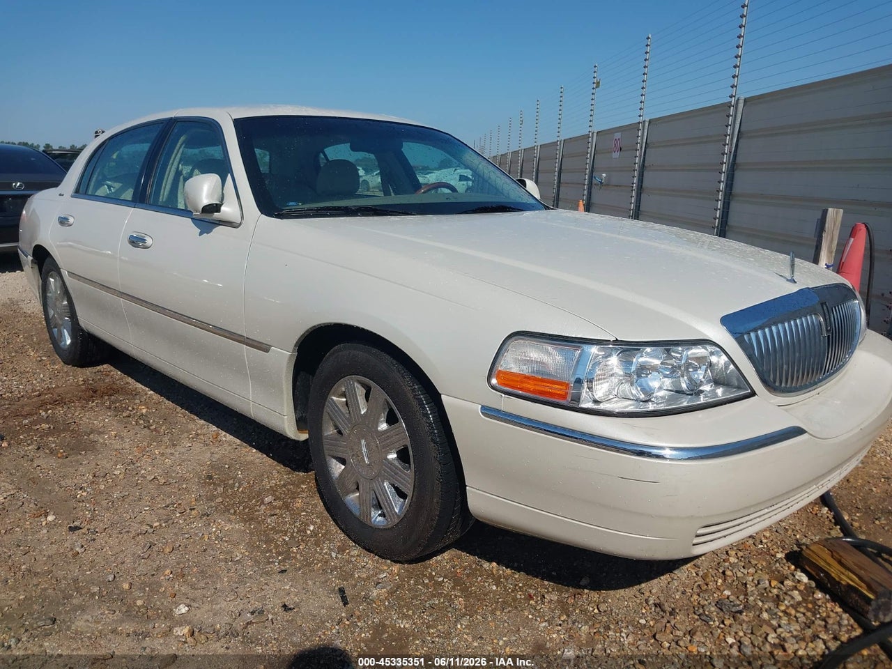 1LNHM83W74Y****** · 2004 LINCOLN TOWN CAR ULTIMATE