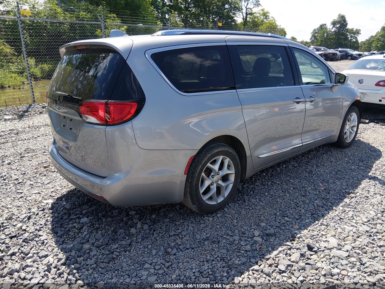 2017 CHRYSLER PACIFICA TOURING-L PLUS · 4/11