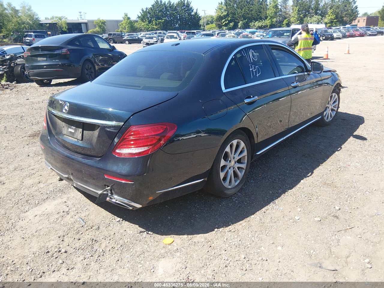 2017 MERCEDES-BENZ E 300   · 4/11