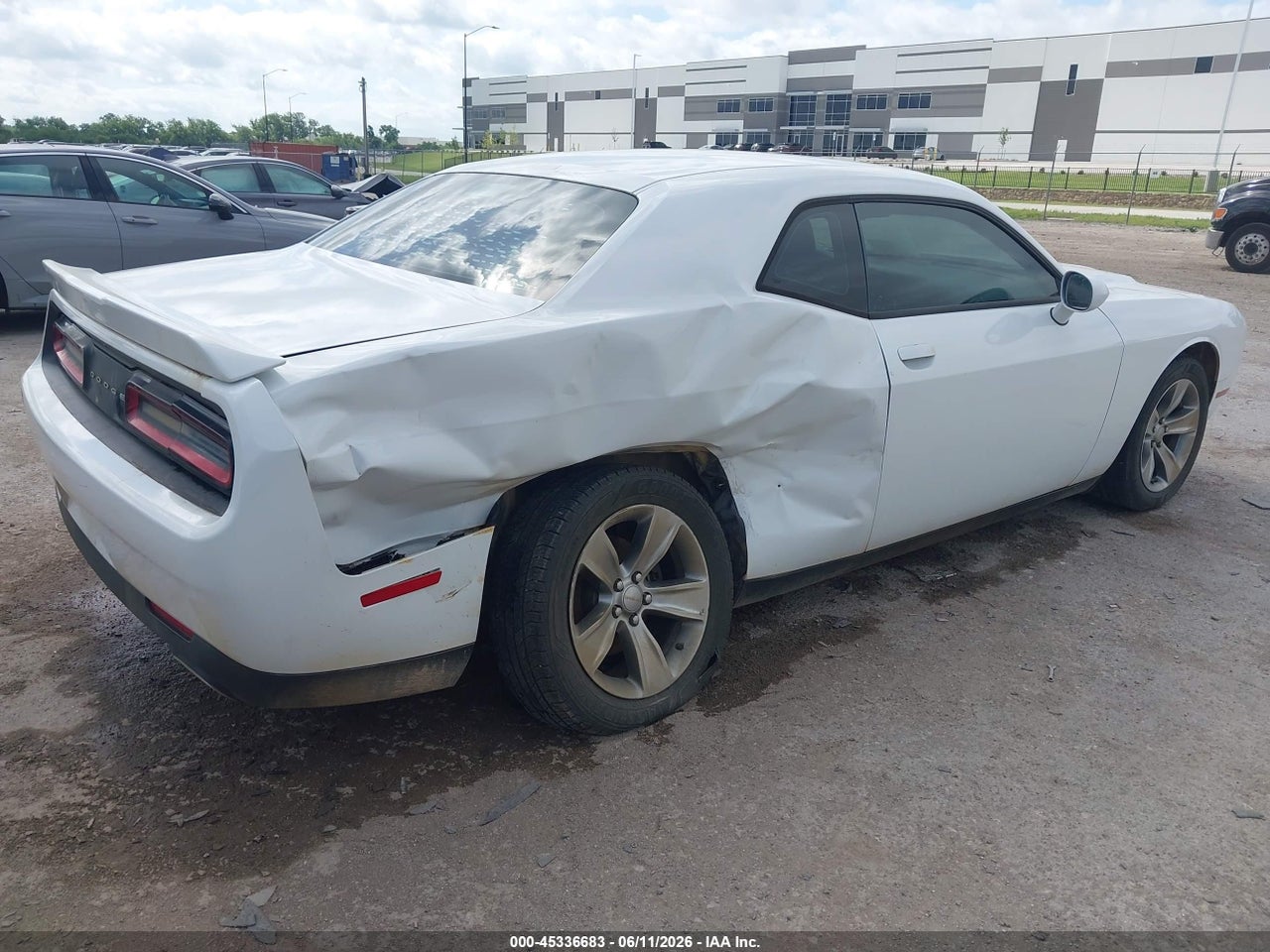 2016 DODGE CHALLENGER SXT · 4/11