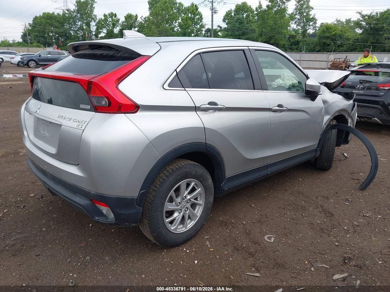 2019 MITSUBISHI ECLIPSE CROSS ES · 4/11