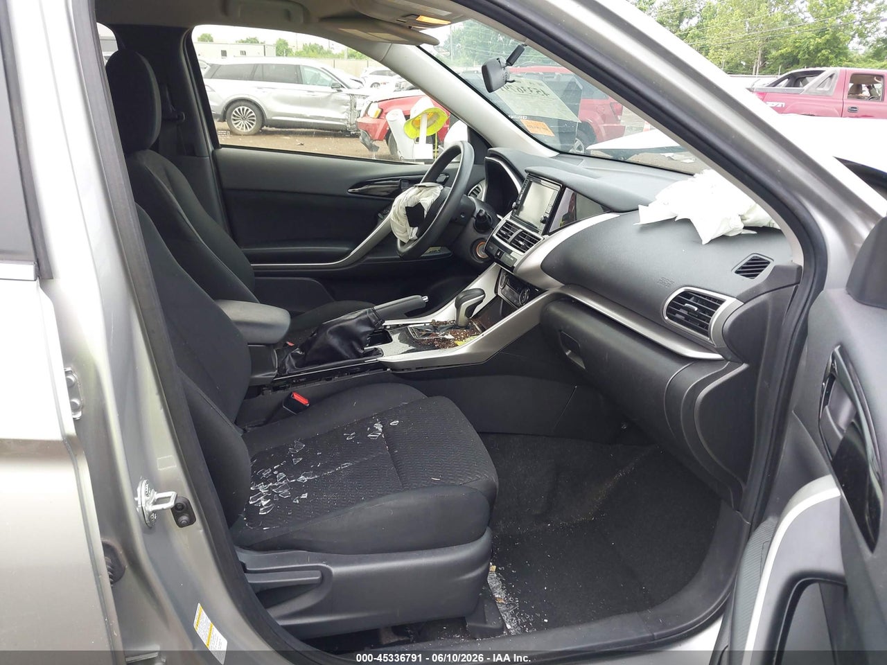 2019 MITSUBISHI ECLIPSE CROSS ES · 5/11
