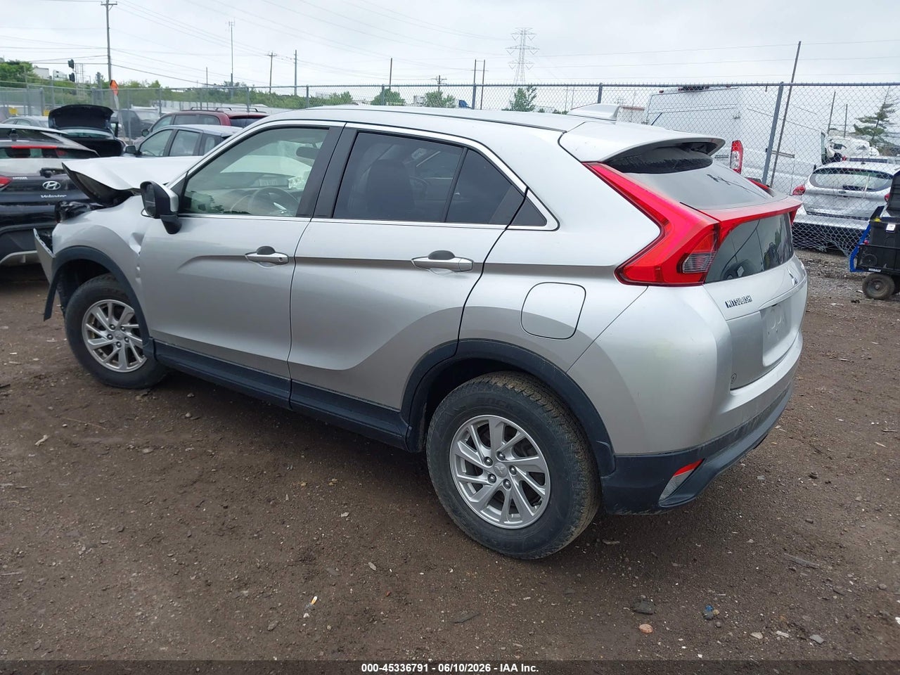 2019 MITSUBISHI ECLIPSE CROSS ES · 3/11