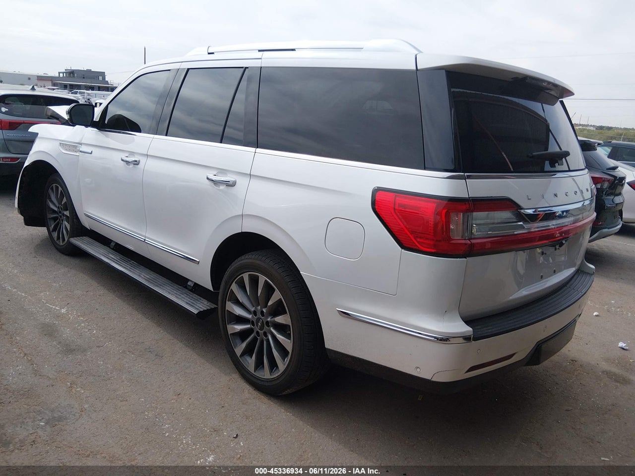 2019 LINCOLN NAVIGATOR SELECT · 3/11