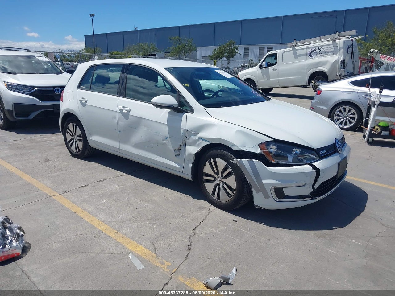 WVWKP7AU2GW****** · 2016 VOLKSWAGEN E-GOLF SE