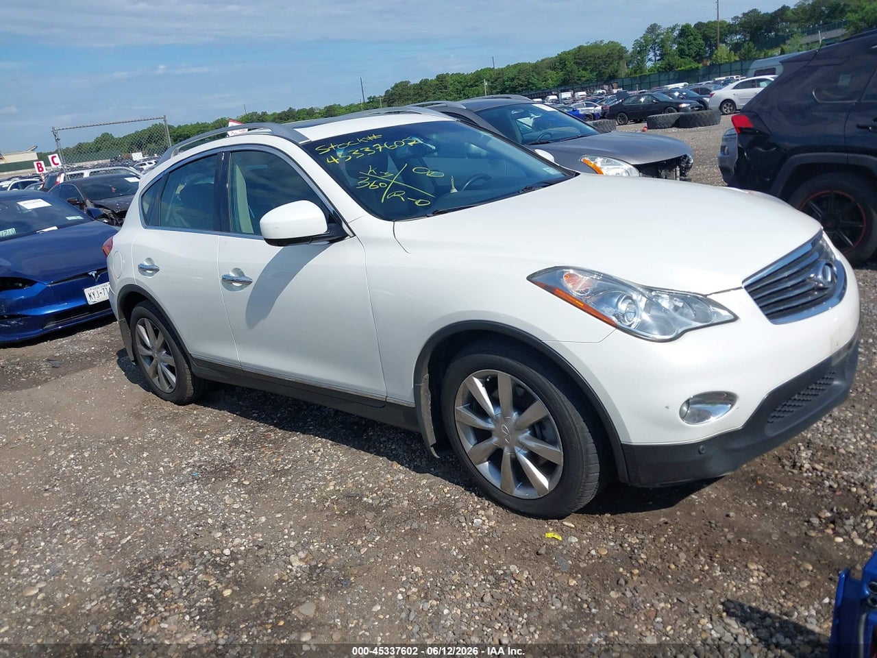 JN1AJ0HR9BM****** · 2011 INFINITI EX35 JOURNEY